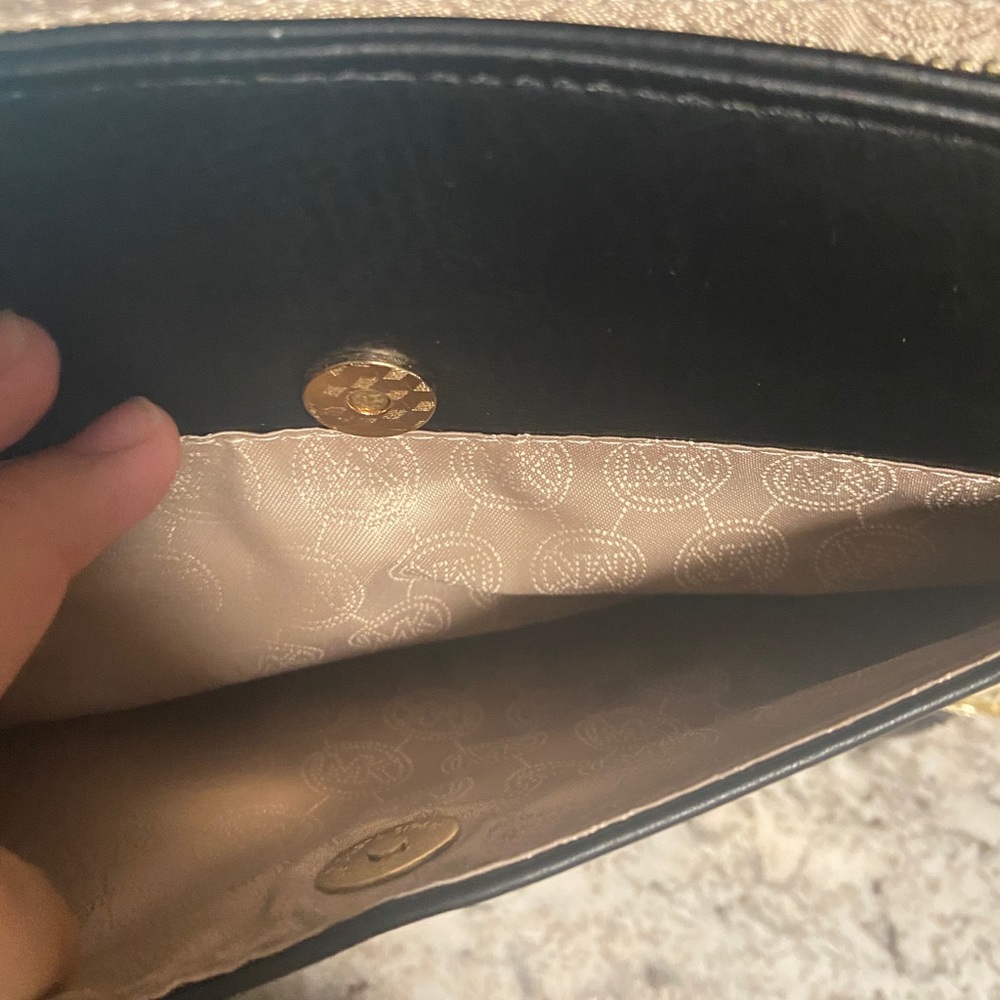 Micheal Kors Cheetah Print Crossbody Bag - Picture 3 of 10